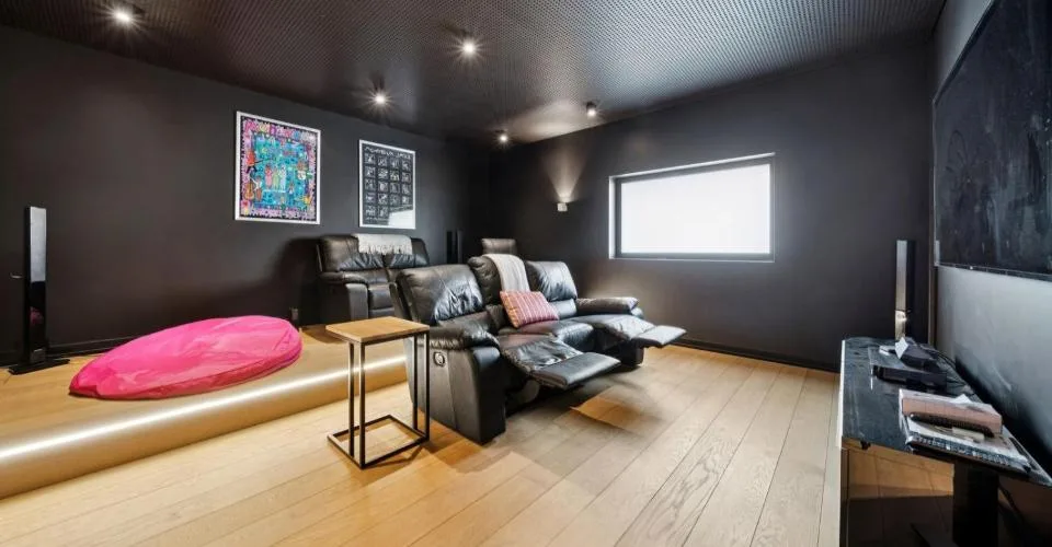 Luxe absolu et discrétion : ferme rénovée avec spa intérieur