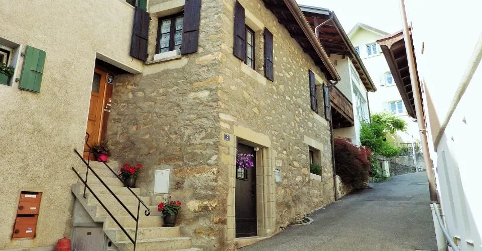 Spacieuse Maison à Vendre à Corseaux, Vue Lac