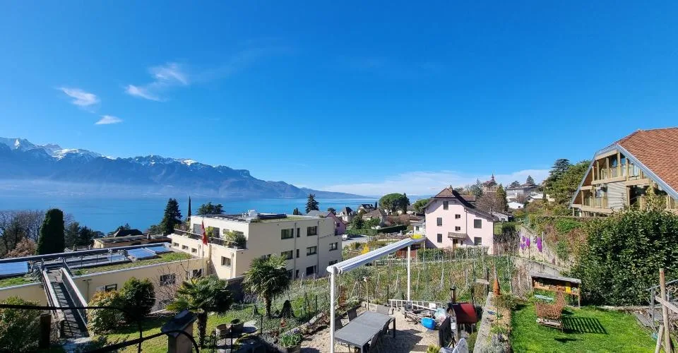 Spacieuse Maison à Vendre à Corseaux, Vue Lac