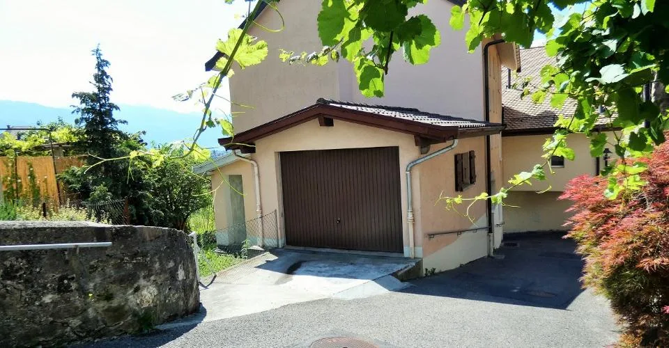 Spacieuse Maison à Vendre à Corseaux, Vue Lac