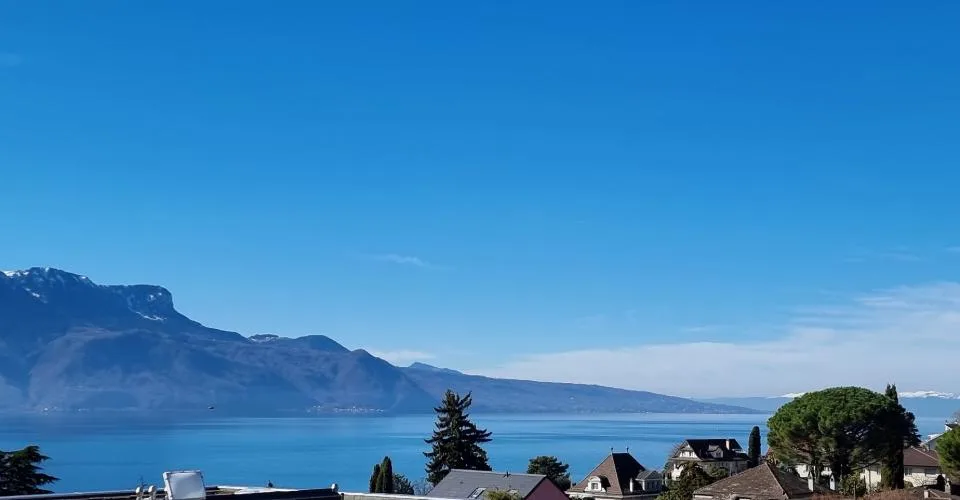 Spacieuse Maison à Vendre à Corseaux, Vue Lac