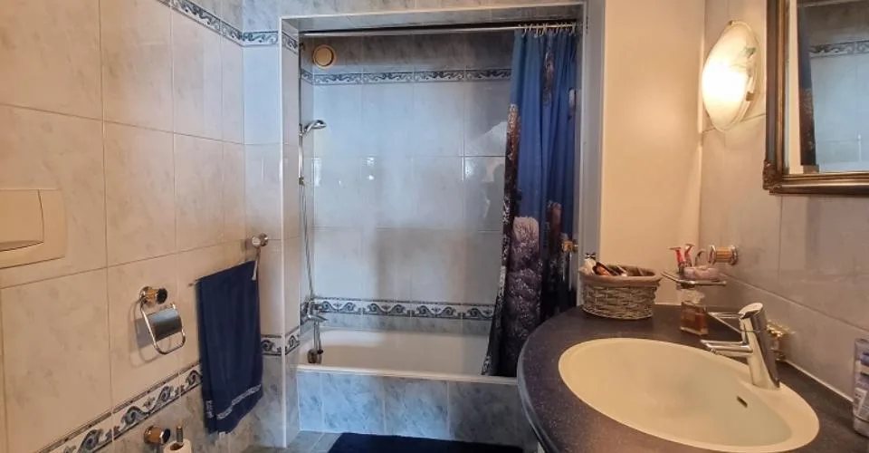 Spacieuse Maison à Vendre à Corseaux, Vue Lac