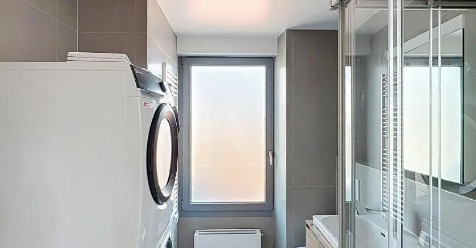 Immeuble rénové 100% loué, hyper-centre, avec salle des coffres-forts à valoriser