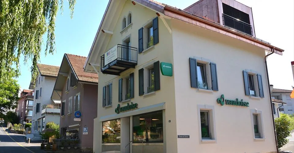 Immeuble rénové 100% loué, hyper-centre, avec salle des coffres-forts à valoriser