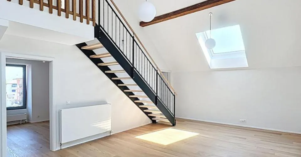 Immeuble rénové 100% loué, hyper-centre, avec salle des coffres-forts à valoriser