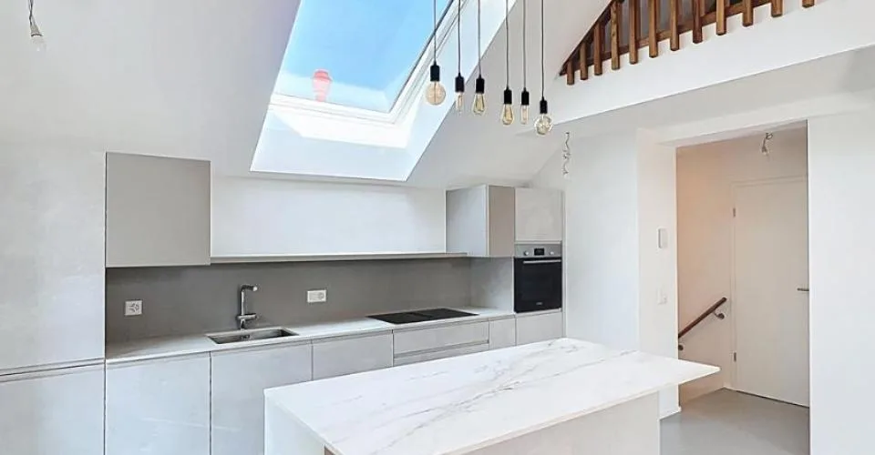 Immeuble rénové 100% loué, hyper-centre, avec salle des coffres-forts à valoriser