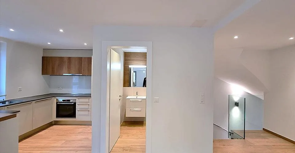 Immeuble rénové 100% loué, hyper-centre, avec salle des coffres-forts à valoriser