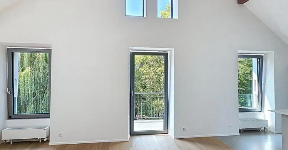 Immeuble rénové 100% loué, hyper-centre, avec salle des coffres-forts à valoriser