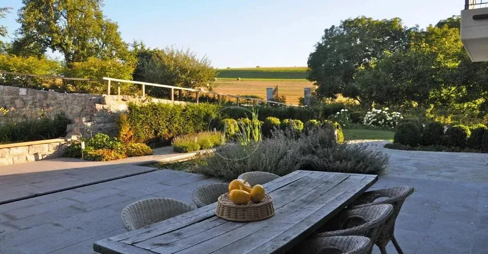 Elégante ferme rénovée avec piscine, proche de Rolle