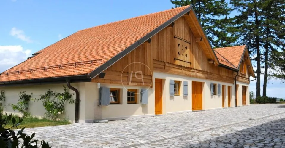 Elégante ferme rénovée avec piscine, proche de Rolle