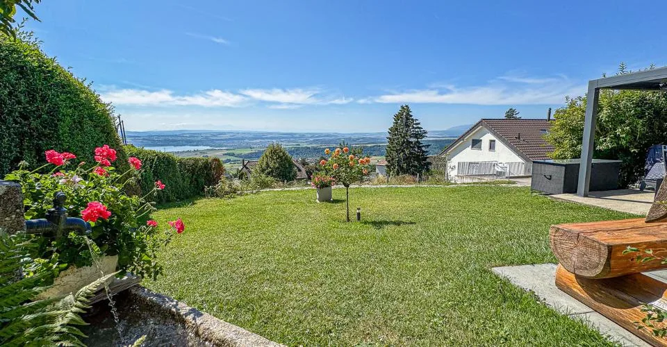 Maison locative de 3 appartements Magnifique vue - beau jardin – foto 2 di 13