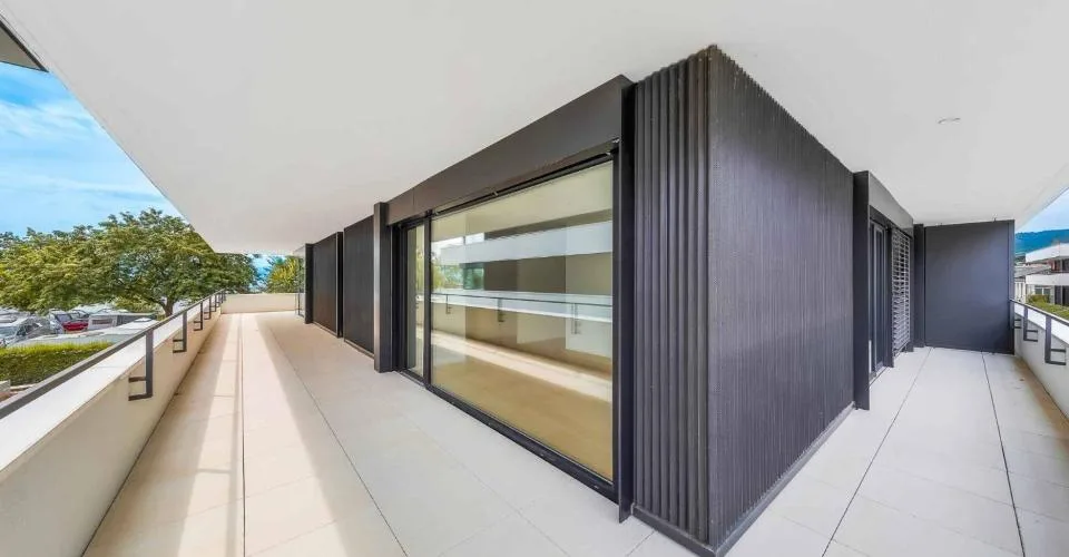 Luxueux 4.5 pièces traversant avec balcon couvert de 76m2