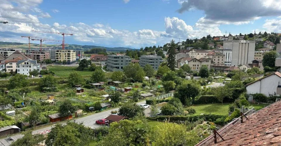 Immeuble locatif mitoyen à deux pas du centre-ville avec places de parc