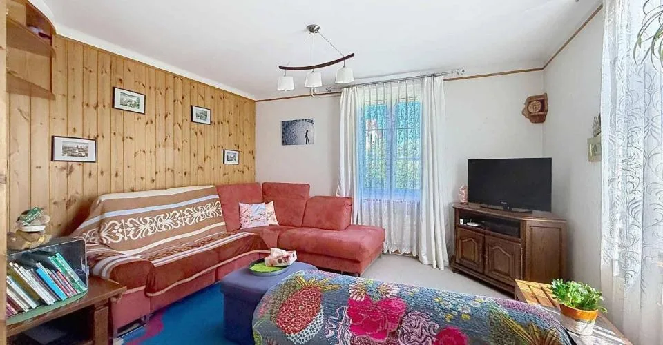 Maison villageoise sur un terrain de plus de 4'400 m²