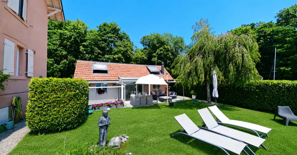Pavillon de charme "pieds dans l'eau" de 3.5 pièces à Allaman