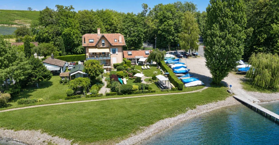Pavillon de charme "pieds dans l'eau" de 3.5 pièces à Allaman