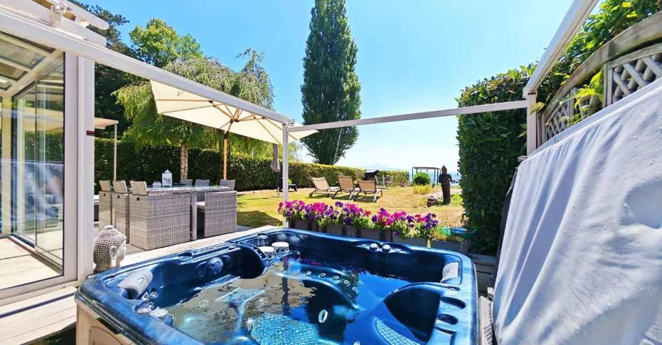 Pavillon de charme "pieds dans l'eau" de 3.5 pièces à Allaman