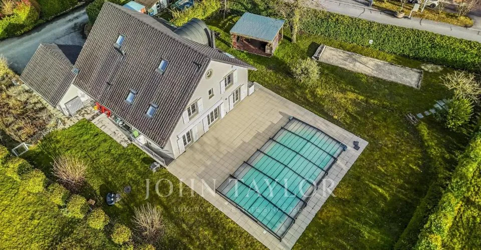 Superbe propriété individuelle avec piscine située dans le très recher