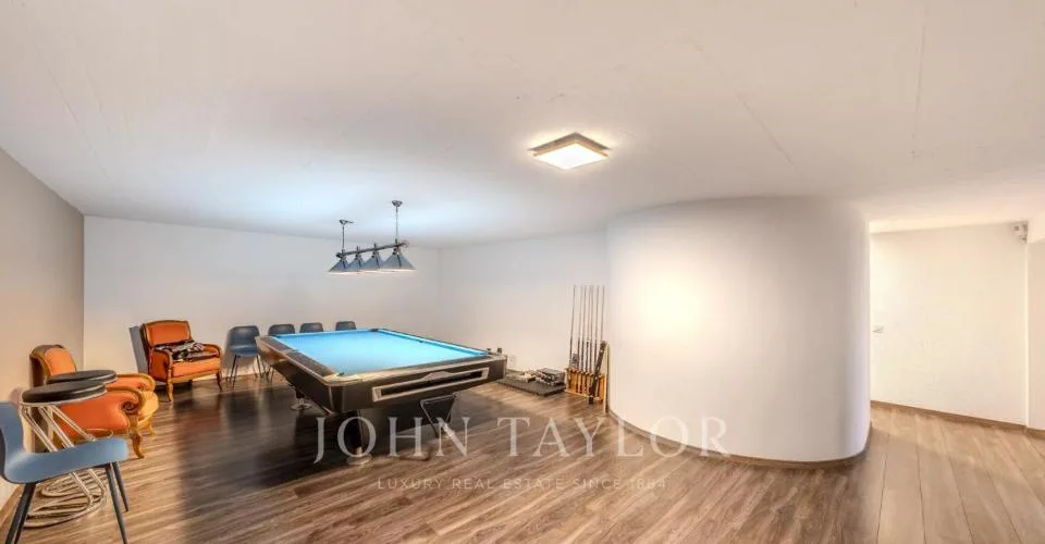 Superbe propriété individuelle avec piscine située dans le très recher