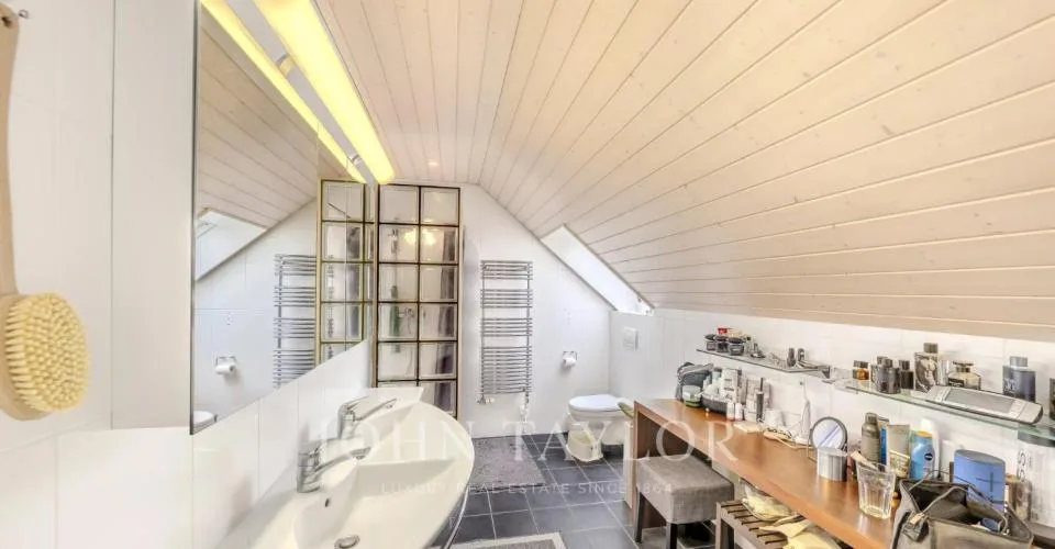 Superbe propriété individuelle avec piscine située dans le très recher