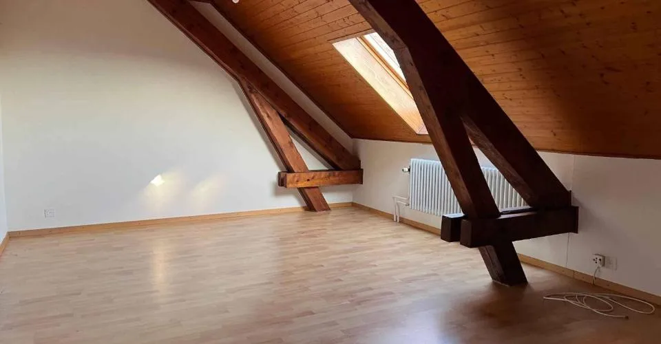 Immeuble locatif mitoyen à deux pas du centre-ville avec places de parc