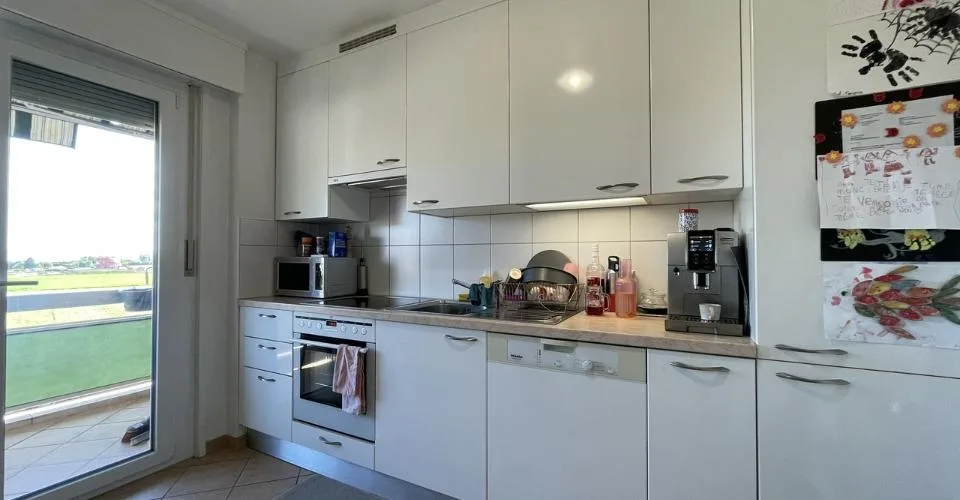 A VENDRE A ROMANEL-SUR-LSNE - BEL APPARTEMENT DE 4,5 PIECES DE 94 M2