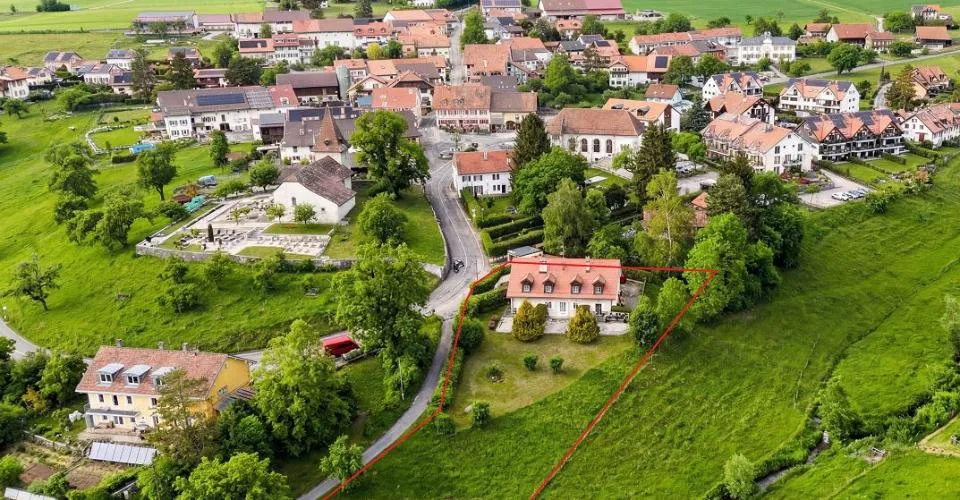 Immeuble de rendement avec cachet à Marchissy