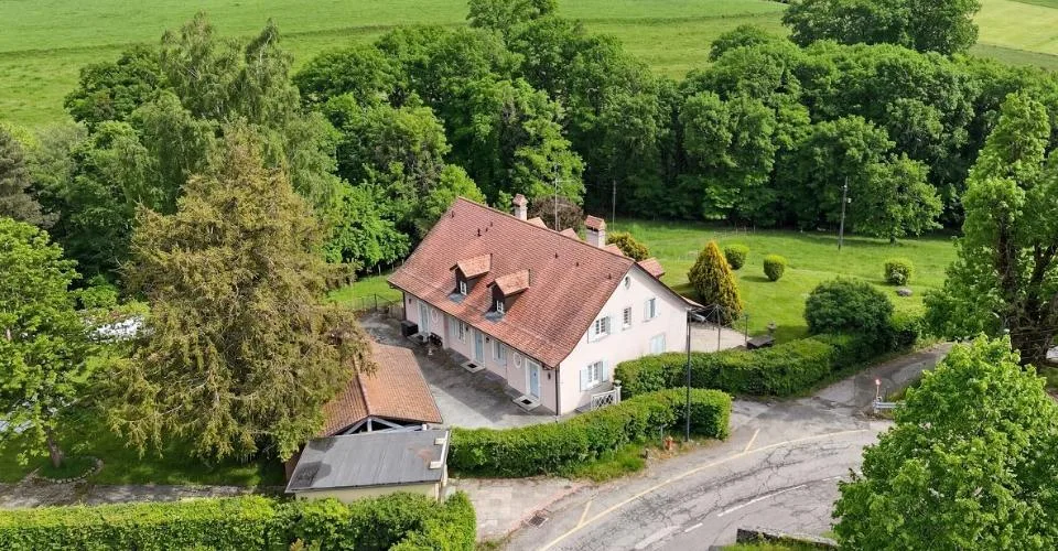 Immeuble de rendement avec cachet à Marchissy