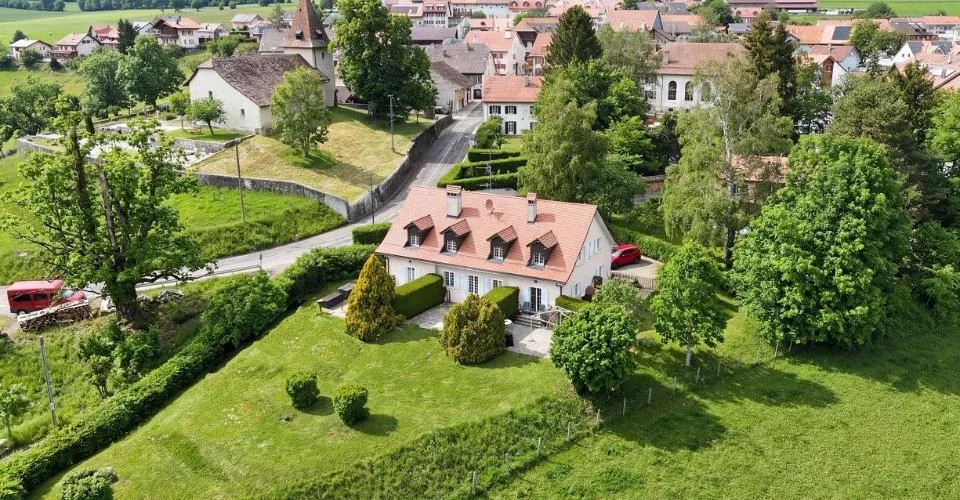 Immeuble de rendement avec cachet à Marchissy