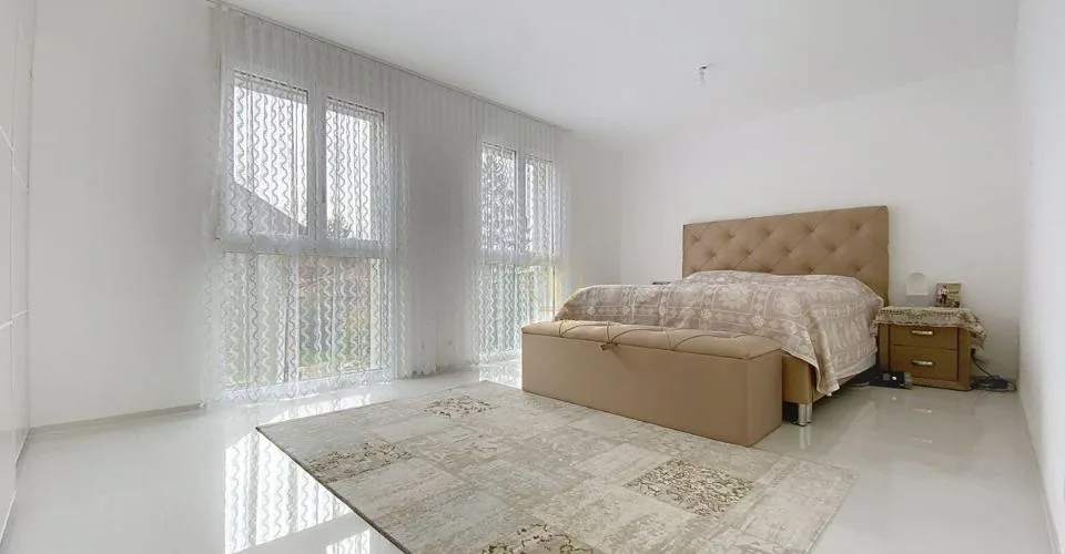 CHAVANNES-SUR-MOUDON - maison lumineuse individuelle récente de 6 pièces sur 3 niveaux