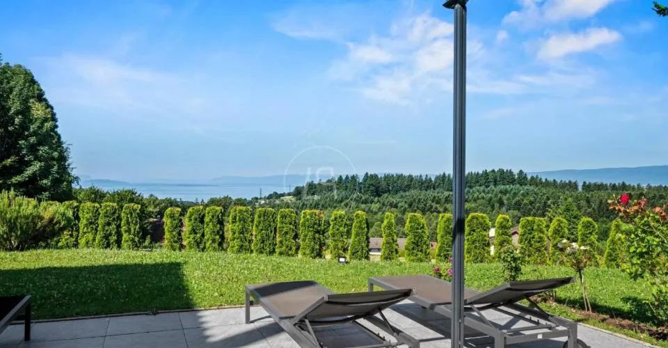 Elégante propriété familiale, sans nuisance et avec vue sur le lac.