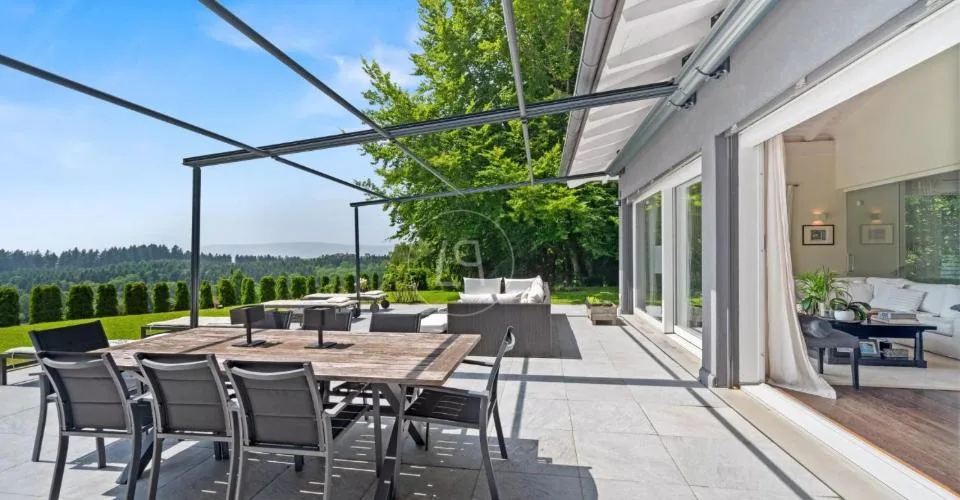 Elégante propriété familiale, sans nuisance et avec vue sur le lac.