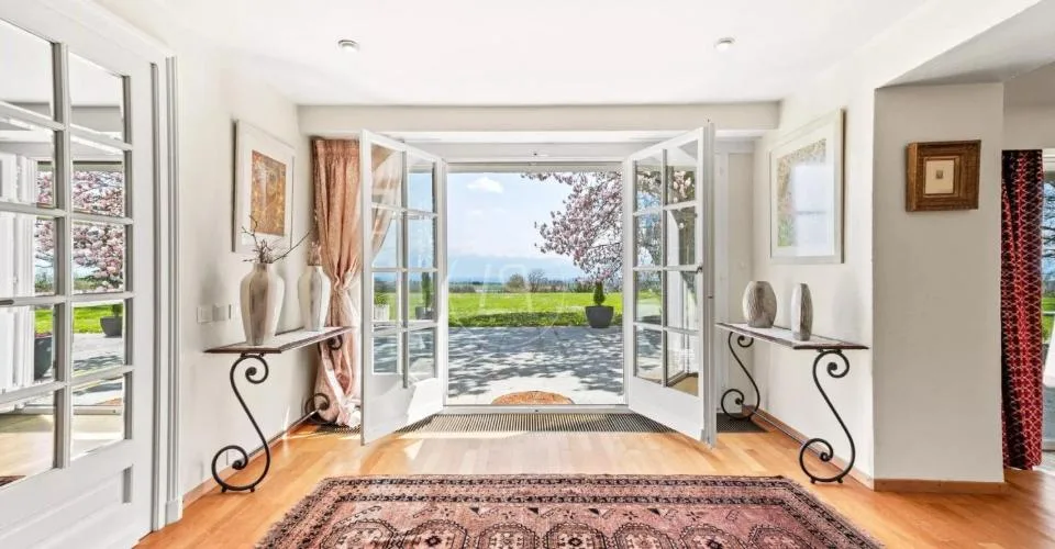 Très belle propriété familiale avec tennis et vue sur le lac, Morges – photo 3 sur 13
