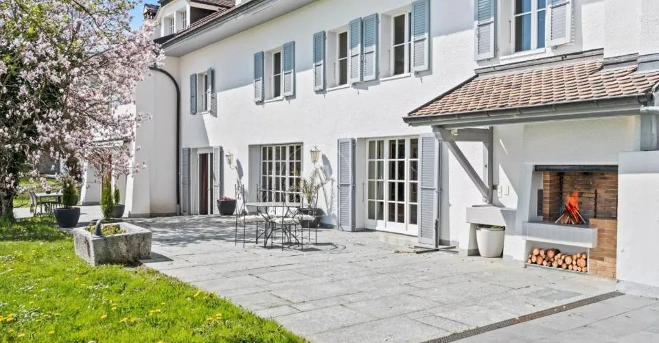 Très belle propriété familiale avec tennis et vue sur le lac, Morges – photo 2 sur 13