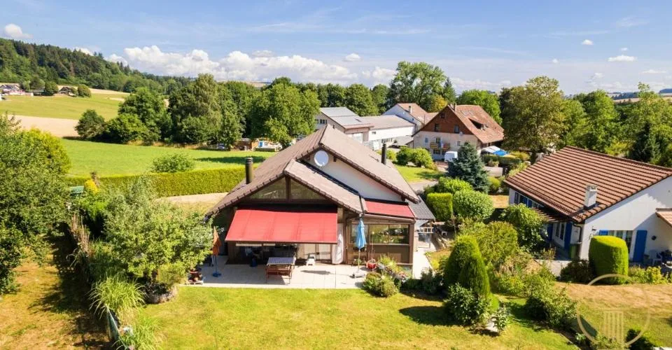 A VUCHERENS - magnifique villa de 6.5 pièces avec jardin
