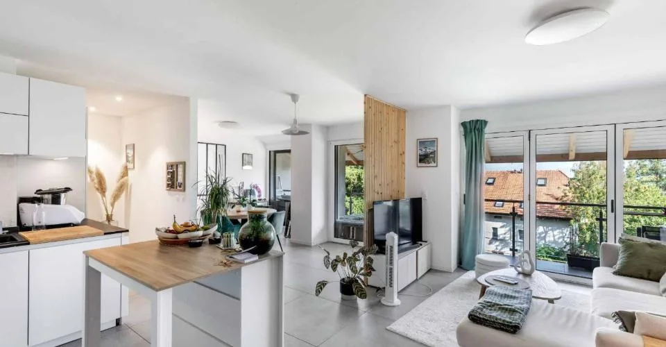 Duplex contemporain rénové avec vue sur le Léman et les Alpes