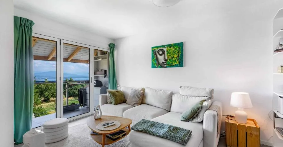 Duplex contemporain rénové avec vue sur le Léman et les Alpes