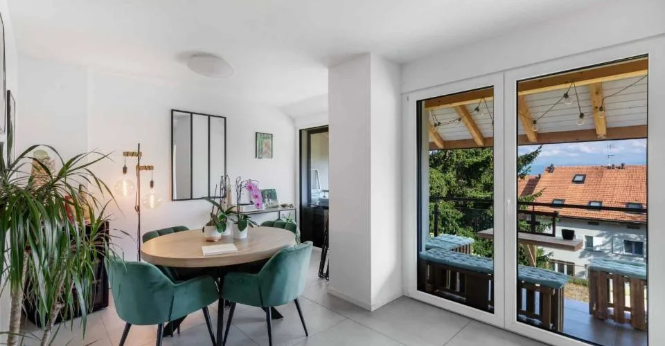 Duplex contemporain rénové avec vue sur le Léman et les Alpes