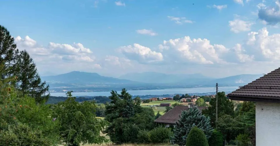 Duplex contemporain rénové avec vue sur le Léman et les Alpes