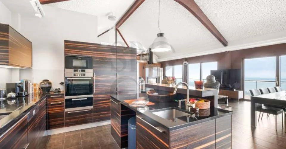 En exclusivité: villa d'architecte avec panorama à couper le souffle