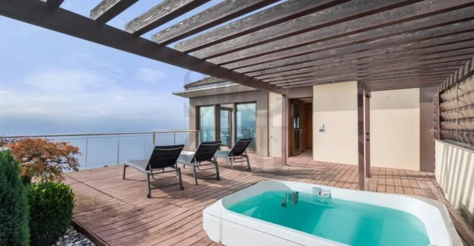En exclusivité: villa d'architecte avec panorama à couper le souffle
