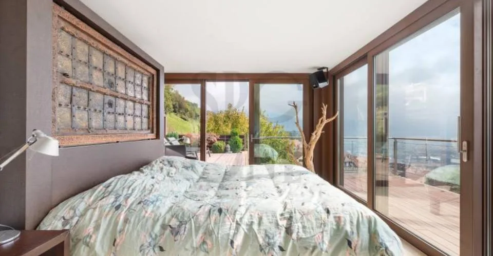 En exclusivité: villa d'architecte avec panorama à couper le souffle