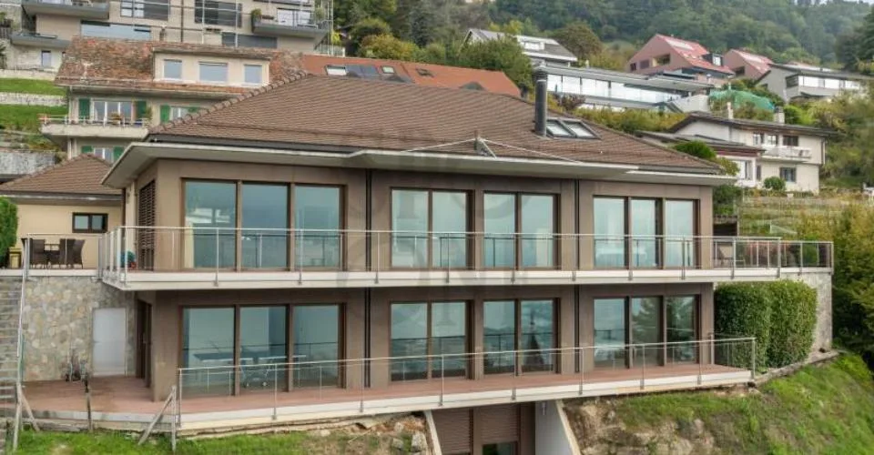 En exclusivité: villa d'architecte avec panorama à couper le souffle