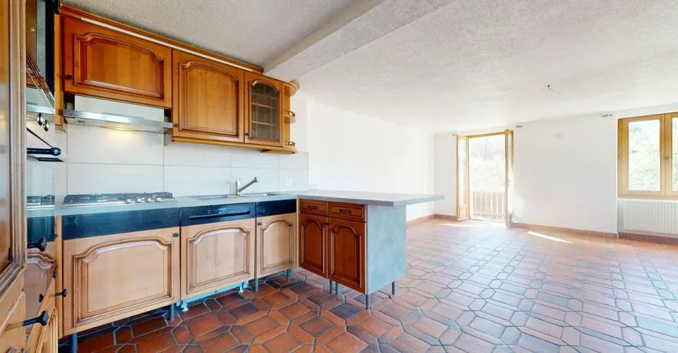 Maison multifamiliale de 2 appartements à saisir