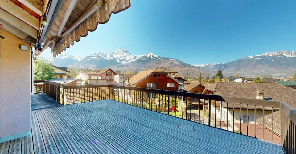 Maison multifamiliale de 2 appartements à saisir