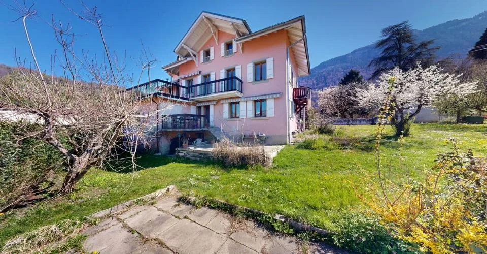 Maison multifamiliale de 2 appartements à saisir