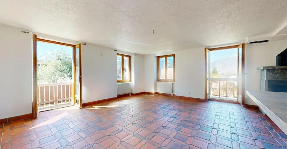 Maison multifamiliale de 2 appartements à saisir