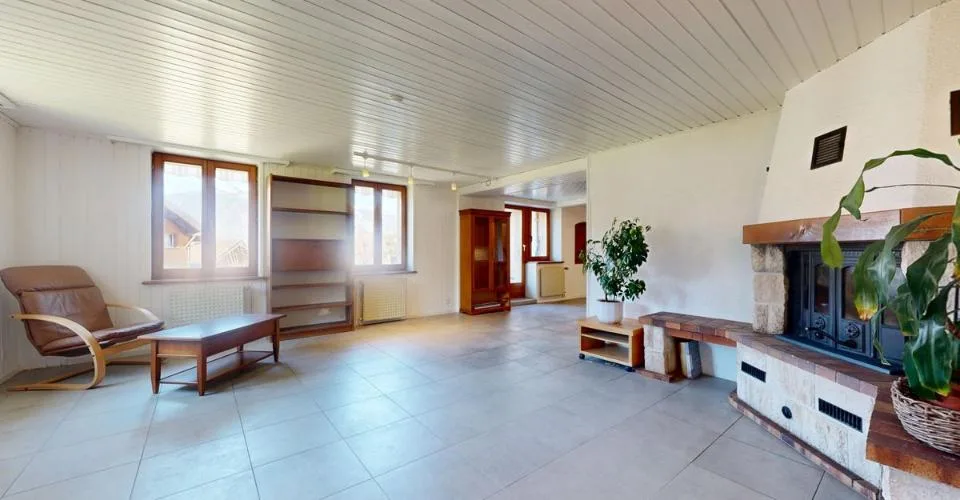 Maison multifamiliale de 2 appartements à saisir