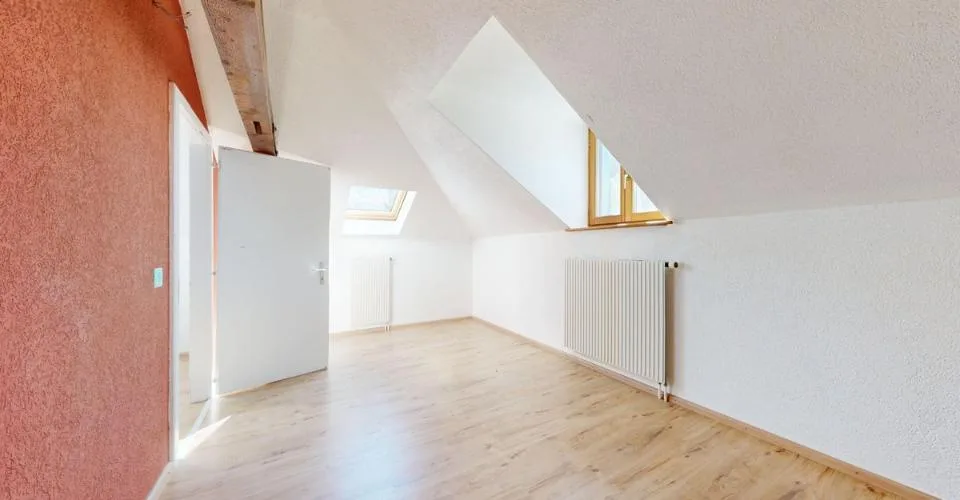 Maison multifamiliale de 2 appartements à saisir