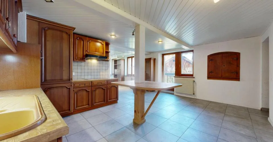 Maison multifamiliale de 2 appartements à saisir